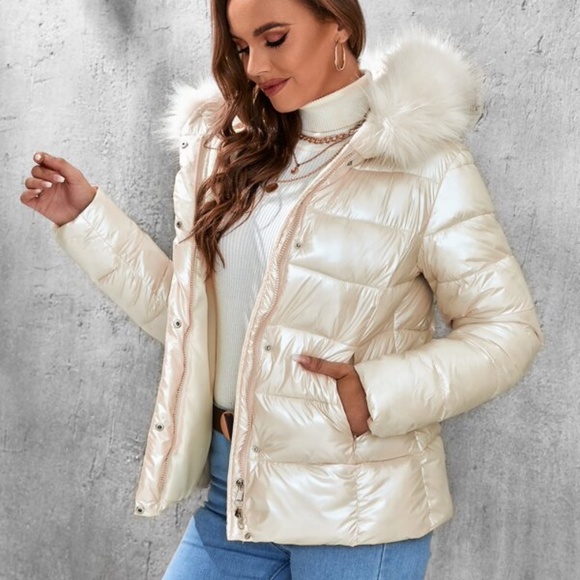 Metallic Black faux fur hood puffer quilted oversized jacket - Picture 6 of 10